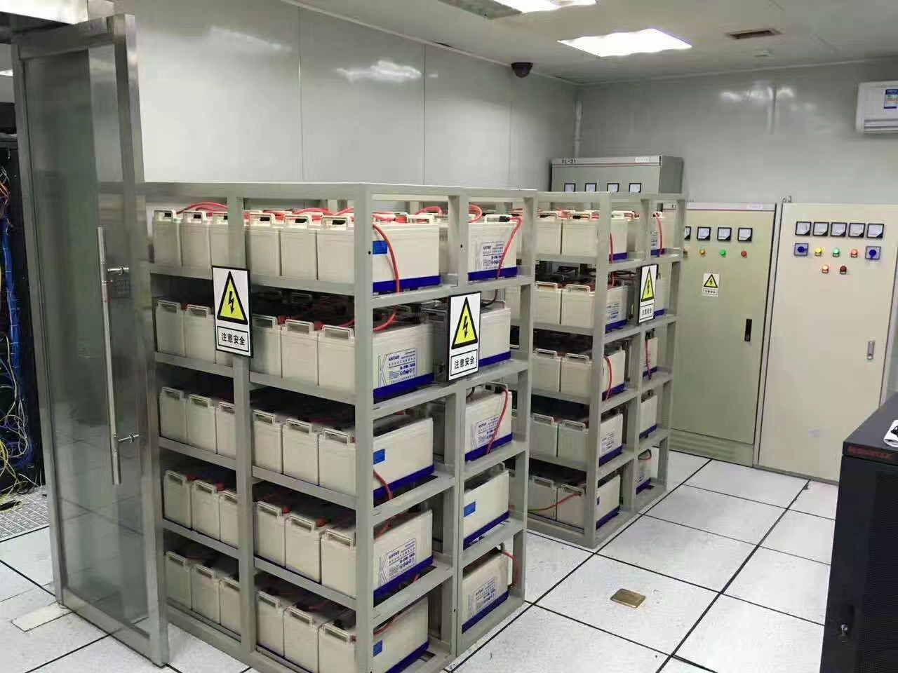 科士达蓄电池交付完成